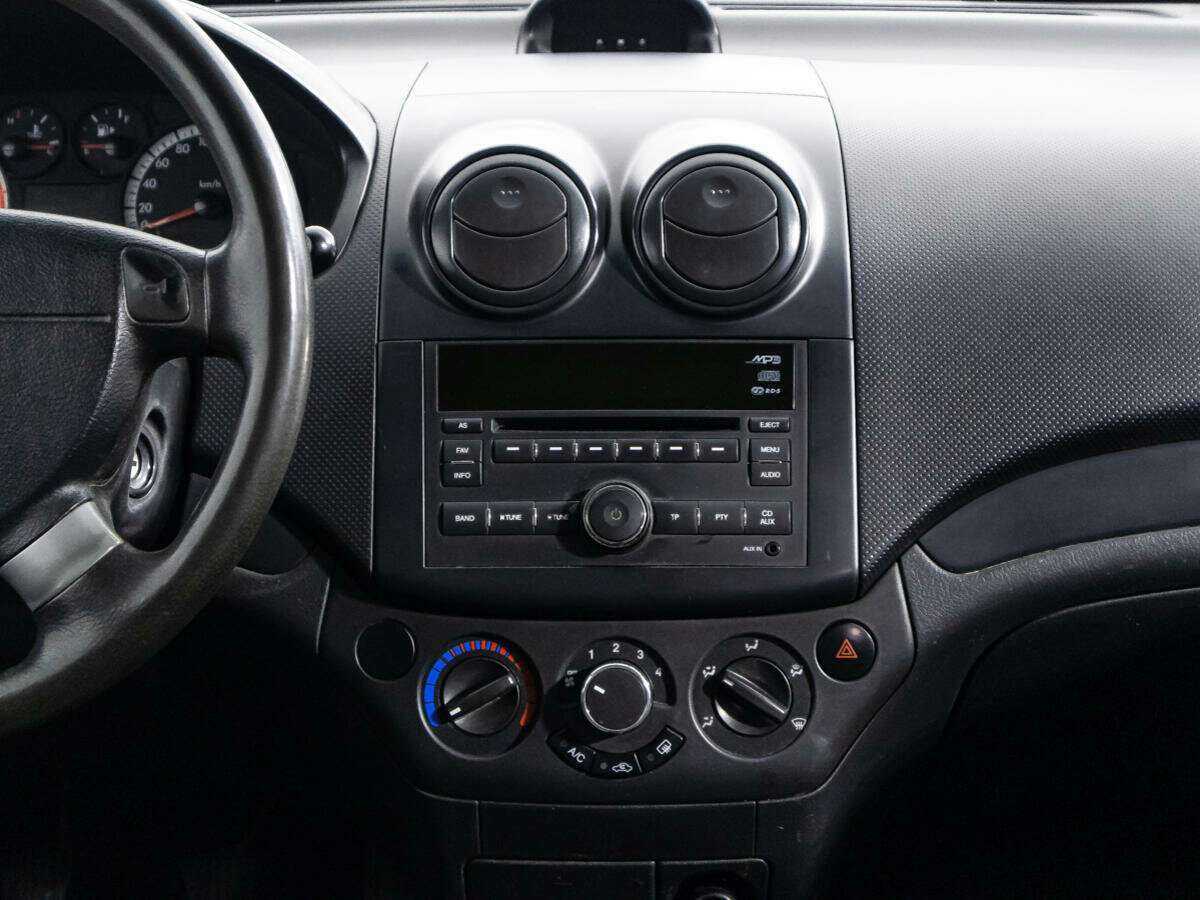 Chevrolet Aveo с пробегом — 2008 год. Фото: #13