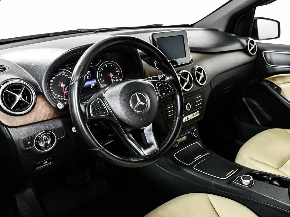 Mercedes-Benz B-Класс с пробегом — 2015 год. Фото: #11