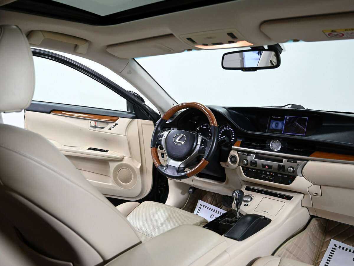 Lexus ES с пробегом — 2012 год. Фото: #11
