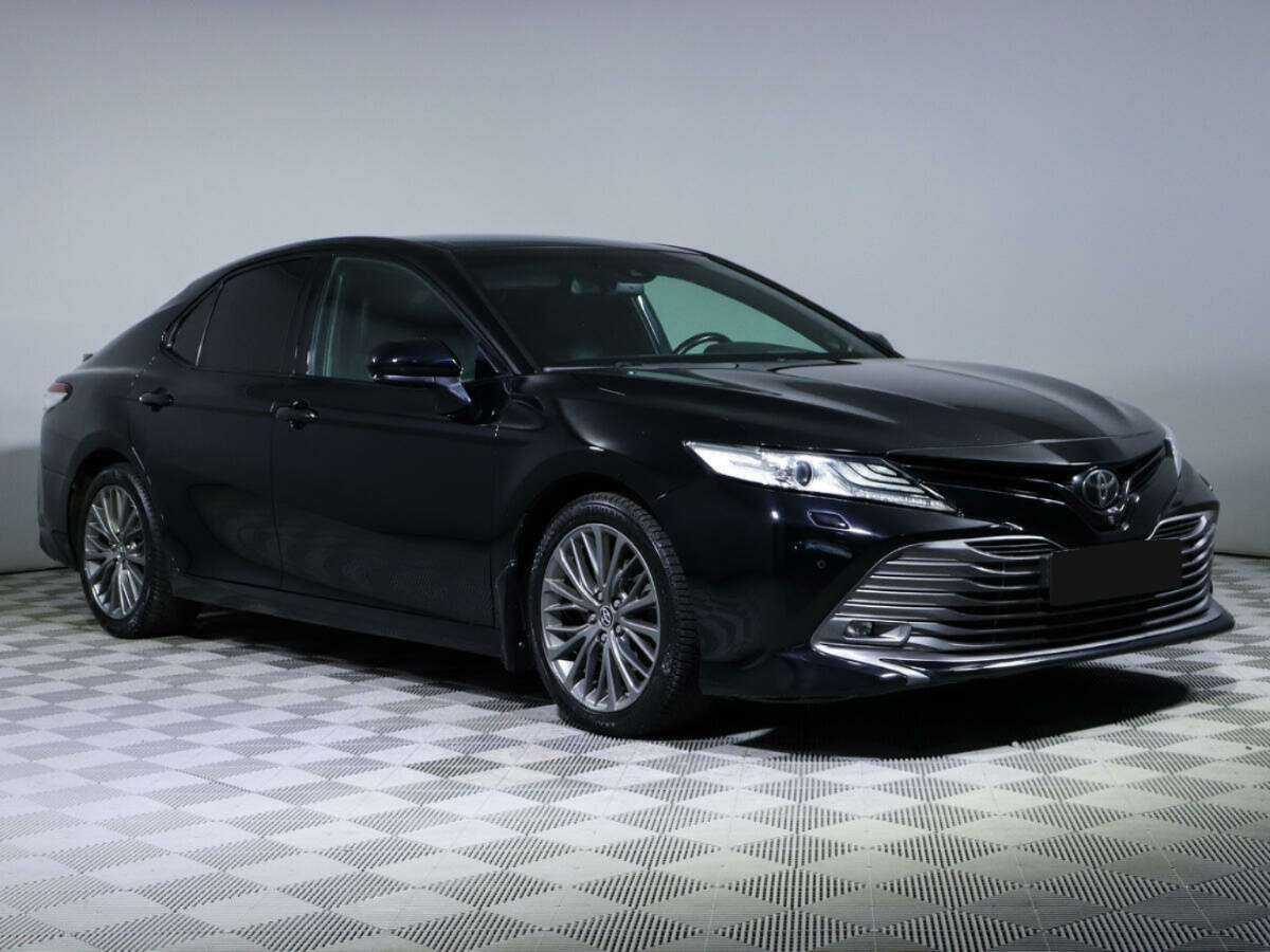 Toyota Camry с пробегом — 2018 год. Фото: #2