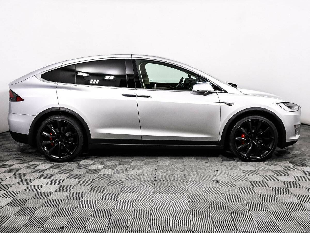 Tesla Model X с пробегом — 2016 год. Фото: #3