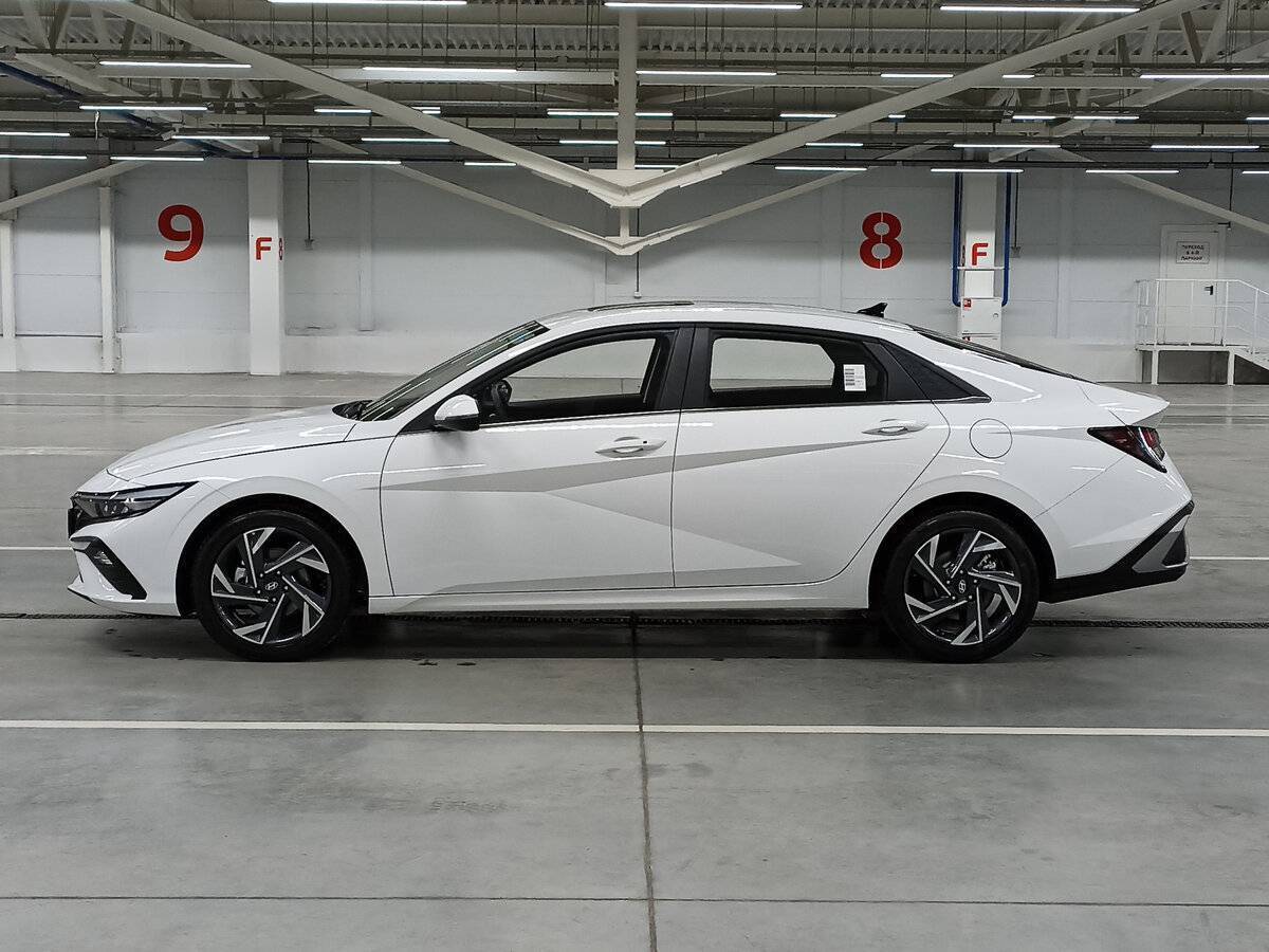 Hyundai Elantra с пробегом — 2023 год. Фото: #7