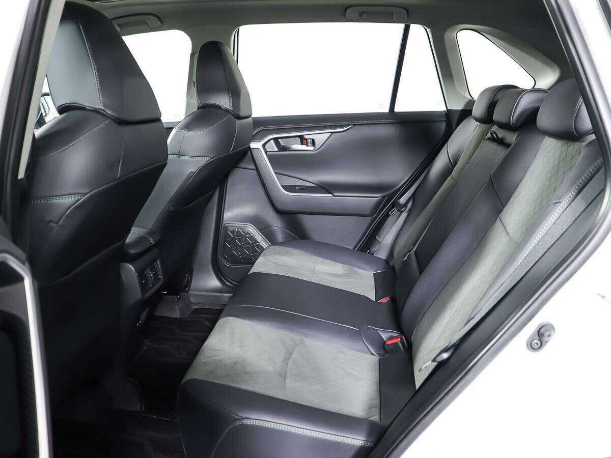 Toyota RAV4 с пробегом — 2023 год. Фото: #8