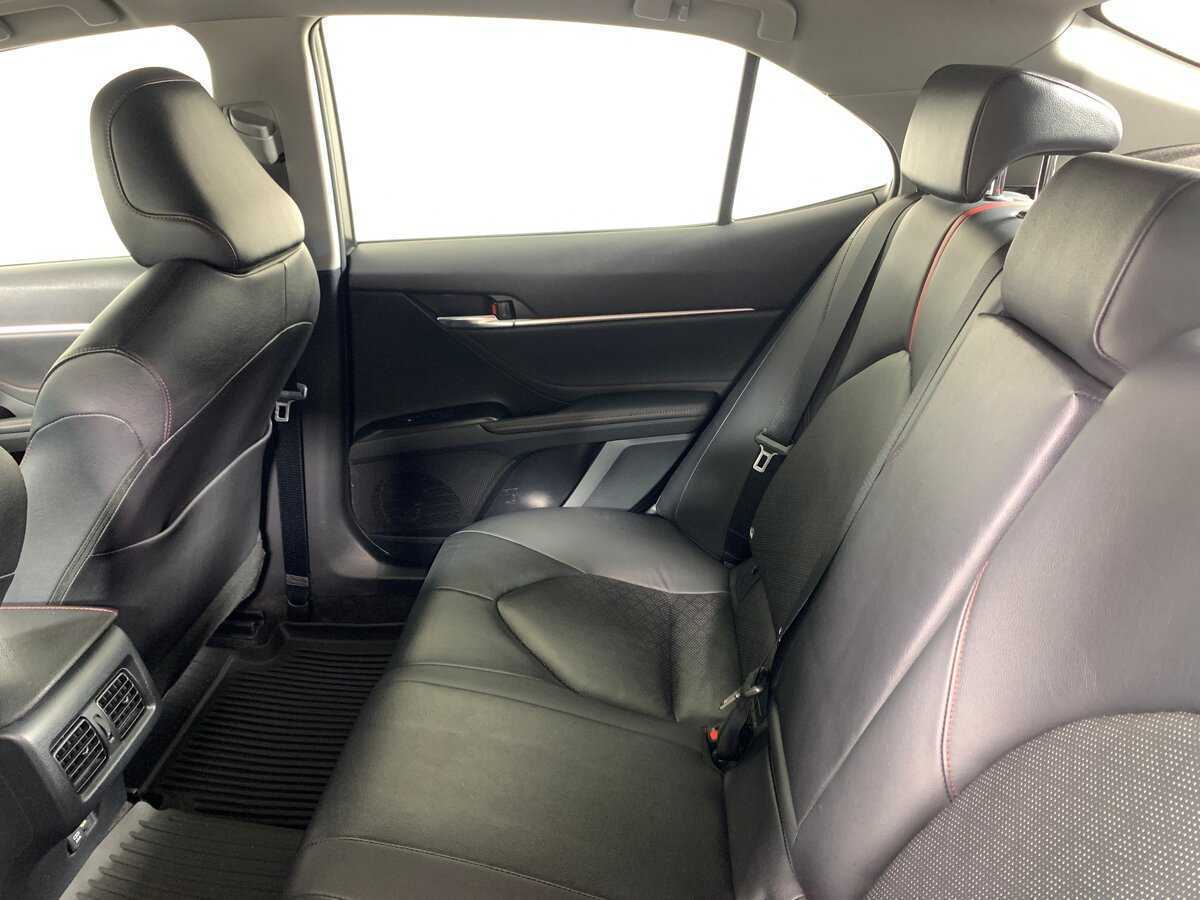 Toyota Camry с пробегом — 2022 год. Фото: #17