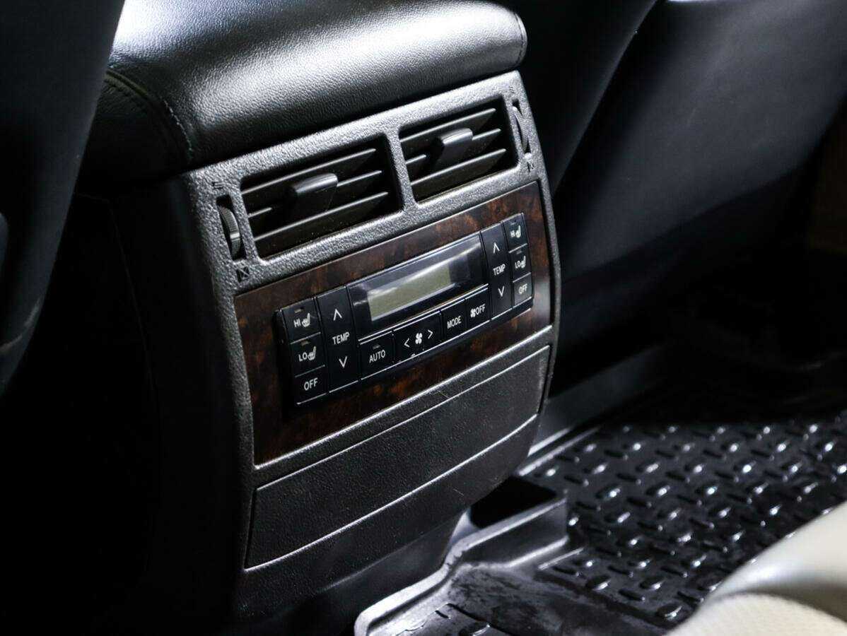 Toyota Land Cruiser с пробегом — 2008 год. Фото: #12
