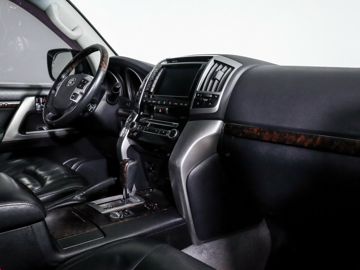 Toyota Land Cruiser с пробегом — 2014 год. Фото: #8