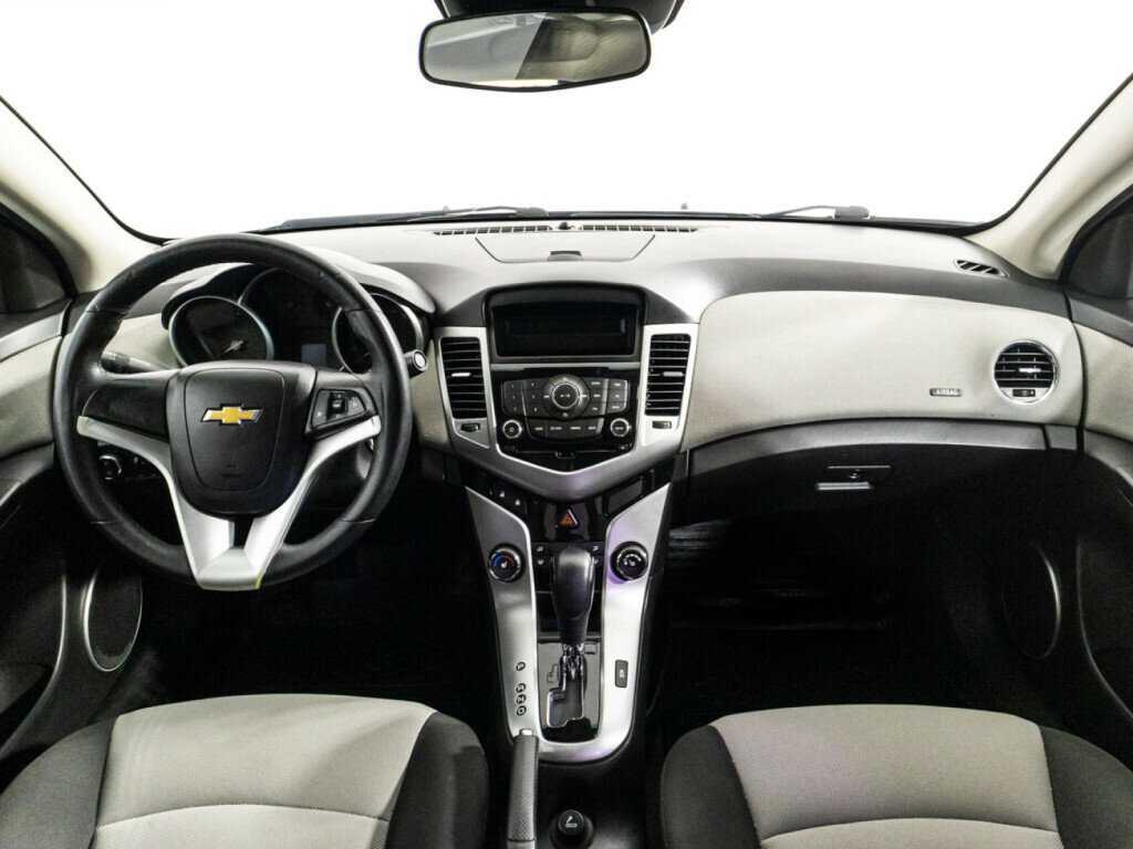 Chevrolet Cruze с пробегом — 2011 год. Фото: #11