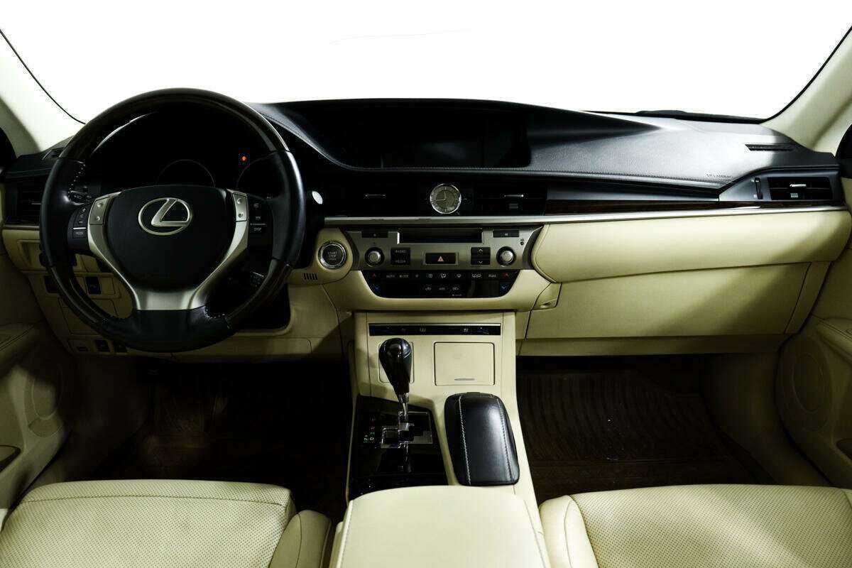 Lexus ES с пробегом — 2013 год. Фото: #10