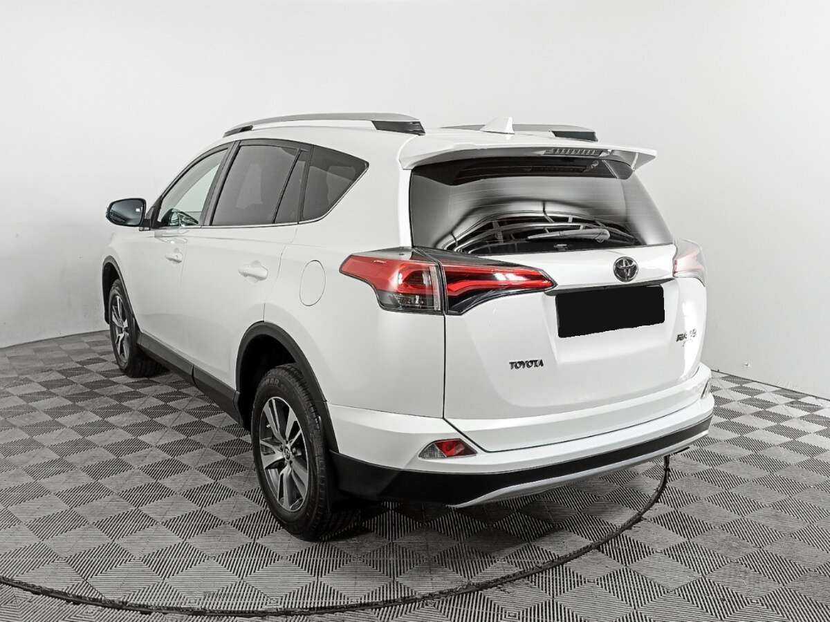 Toyota RAV4 с пробегом — 2019 год. Фото: #6