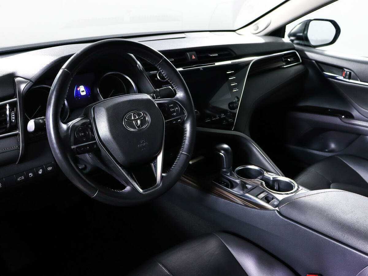 Toyota Camry с пробегом — 2018 год. Фото: #11