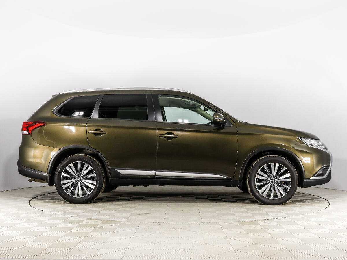 Mitsubishi Outlander с пробегом — 2020 год. Фото: #3