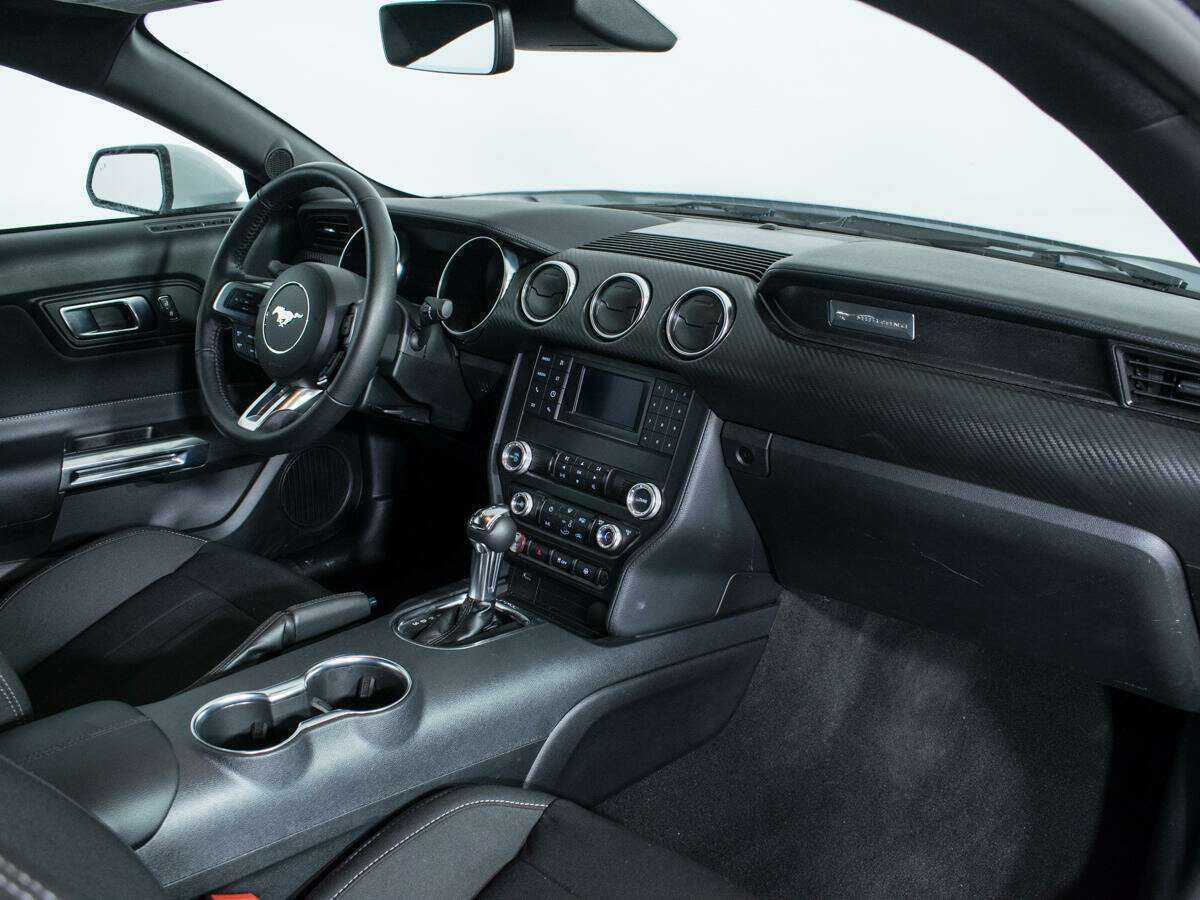 Ford Mustang с пробегом — 2022 год. Фото: #8
