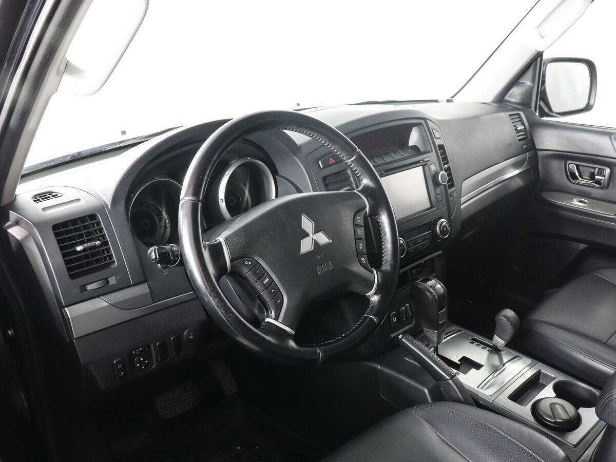 Mitsubishi Pajero с пробегом — 2011 год. Фото: #8