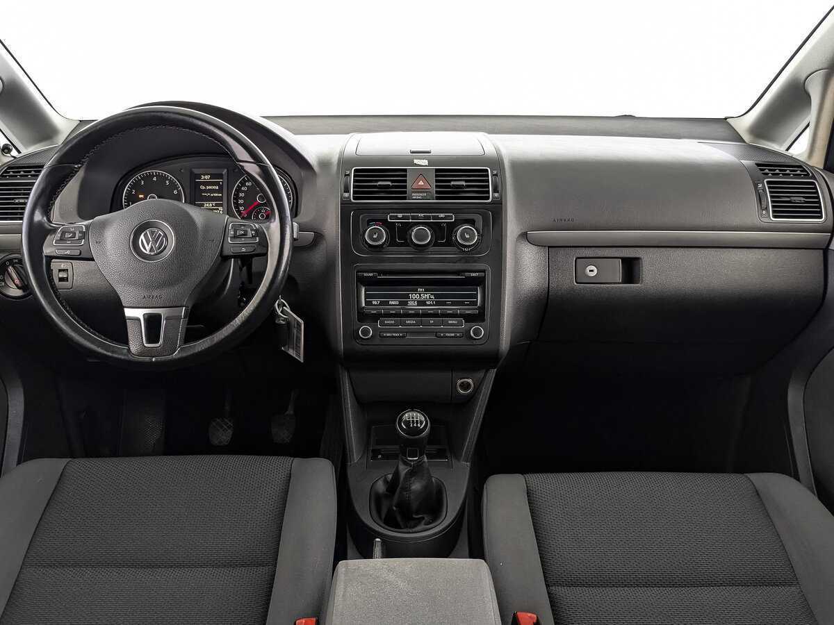 Volkswagen Touran с пробегом — 2012 год. Фото: #9