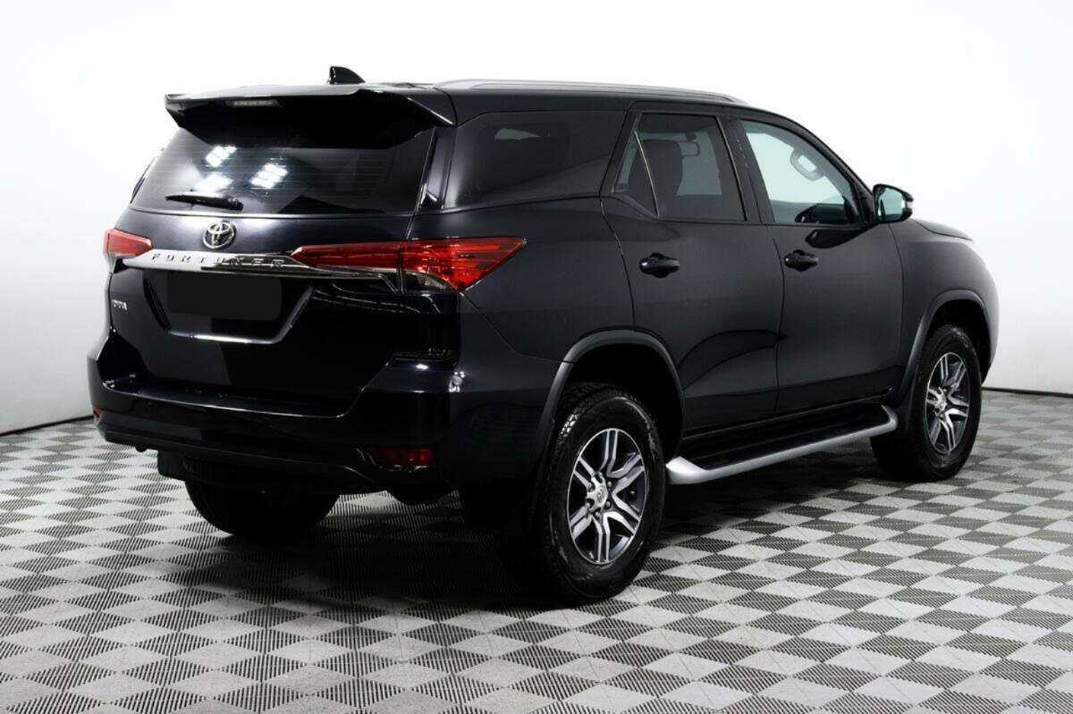 Toyota Fortuner с пробегом — 2018 год. Фото: #4