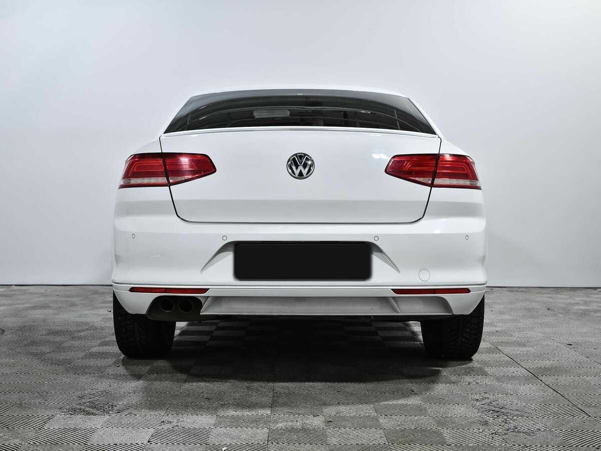 Volkswagen Passat с пробегом — 2015 год. Фото: #4