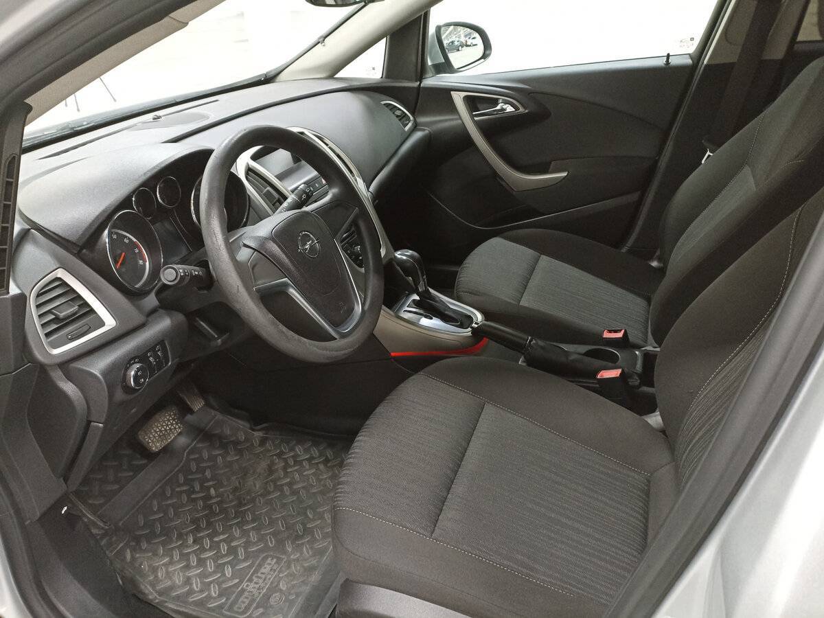 Opel Astra с пробегом — 2011 год. Фото: #15