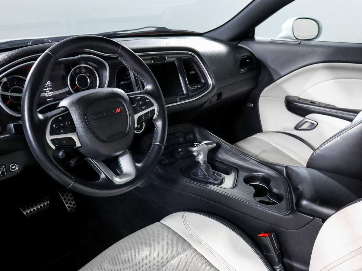 Dodge Challenger с пробегом — 2014 год. Фото: #6
