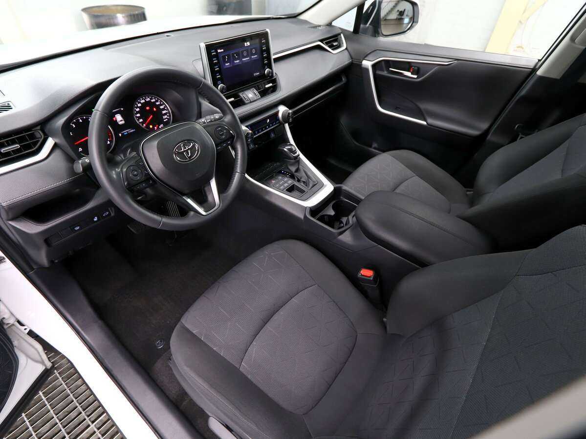 Toyota RAV4 с пробегом — 2021 год. Фото: #5
