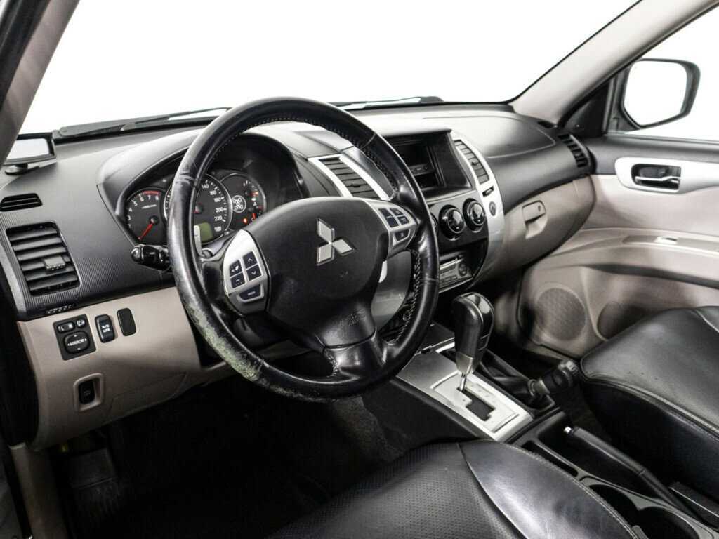 Mitsubishi Pajero Sport с пробегом — 2010 год. Фото: #10
