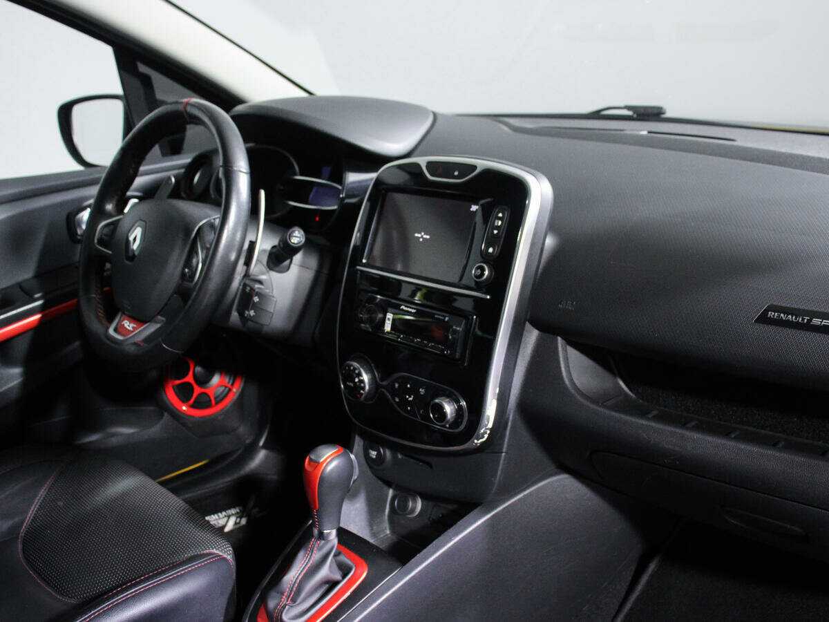 Renault Clio RS с пробегом — 2015 год. Фото: #8