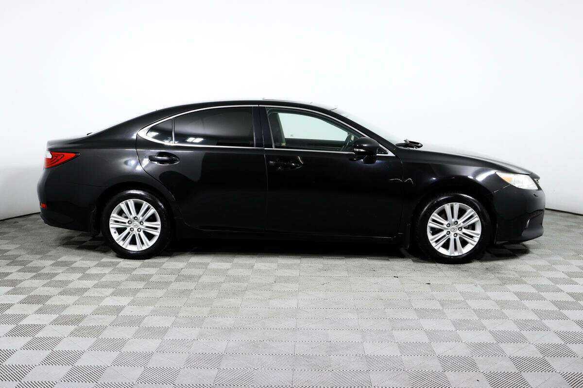 Lexus ES с пробегом — 2012 год. Фото: #3