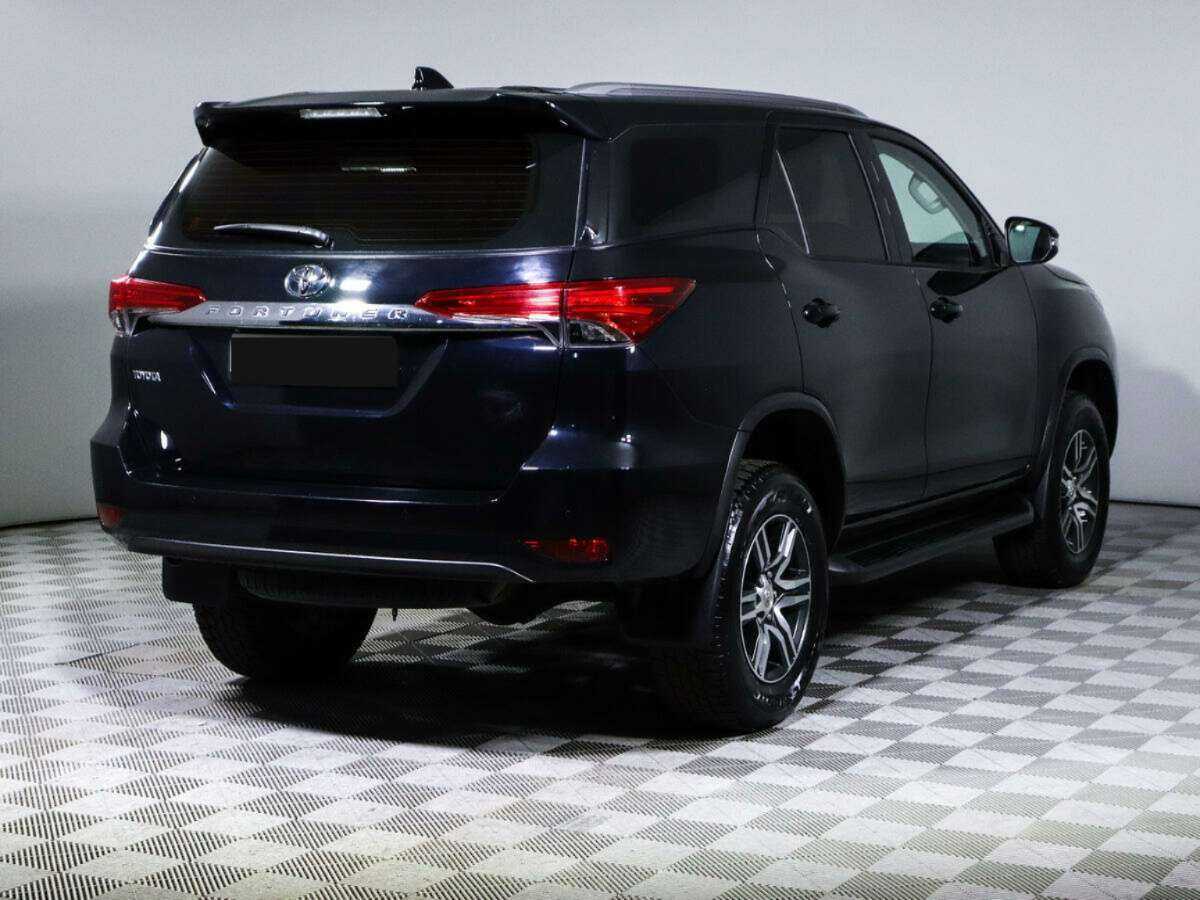 Toyota Fortuner с пробегом — 2021 год. Фото: #3