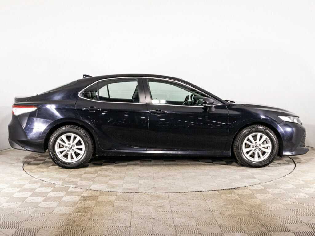 Toyota Camry с пробегом — 2018 год. Фото: #3