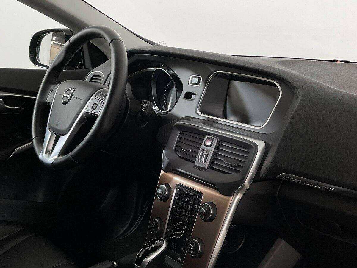 Volvo V40 Cross Country с пробегом — 2017 год. Фото: #7