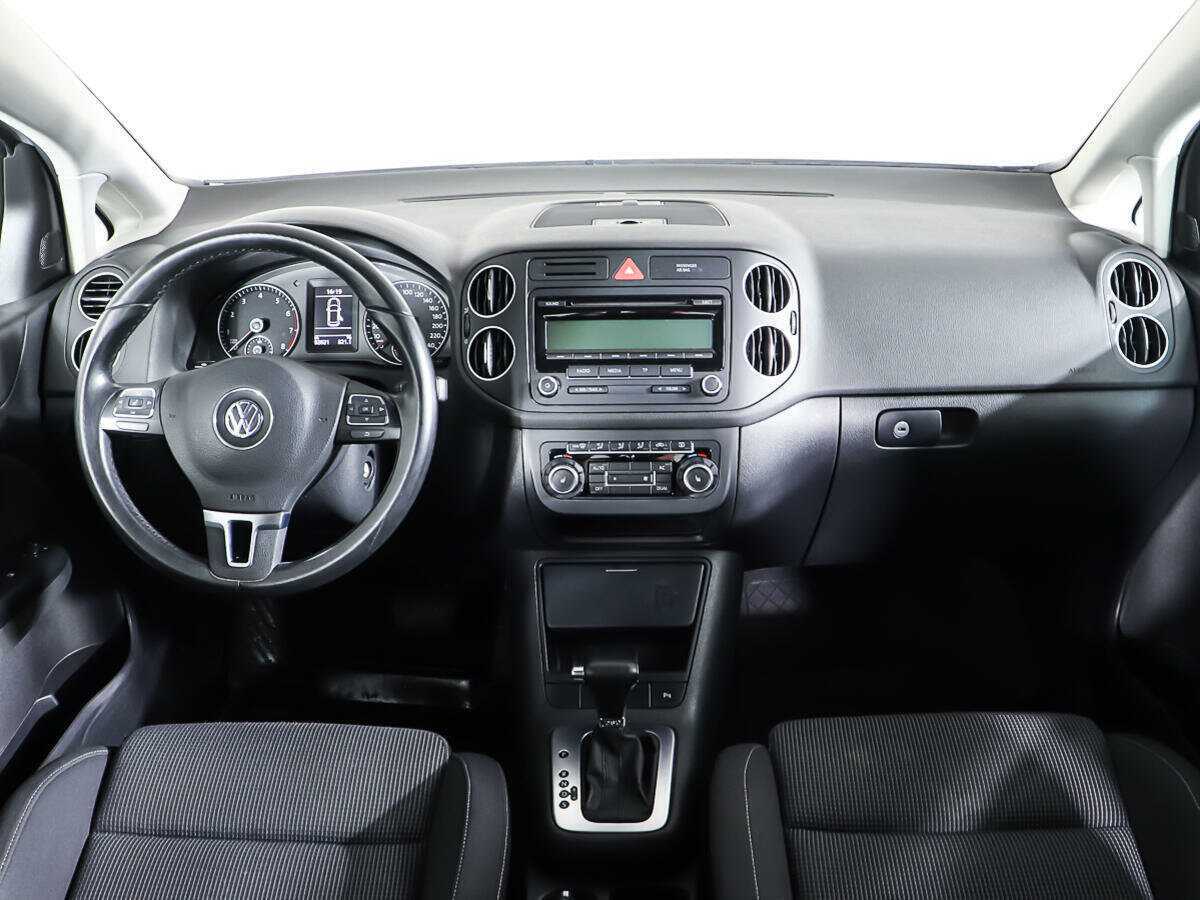 Volkswagen Golf Plus с пробегом — 2010 год. Фото: #10