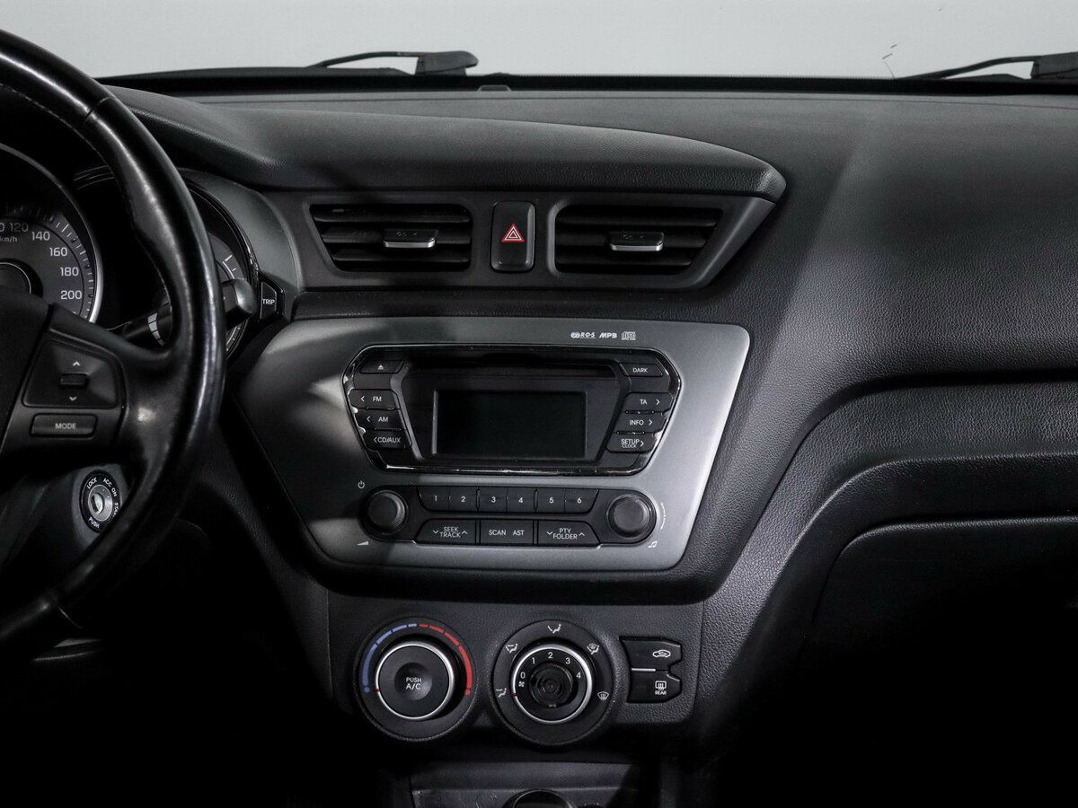 Kia Rio с пробегом — 2014 год. Фото: #10