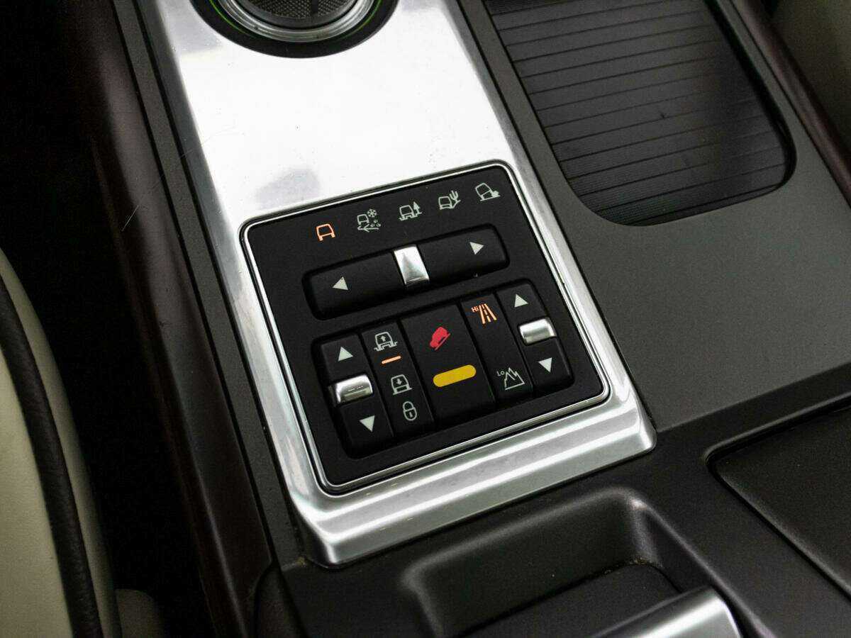 Land Rover Range Rover с пробегом — 2011 год. Фото: #18
