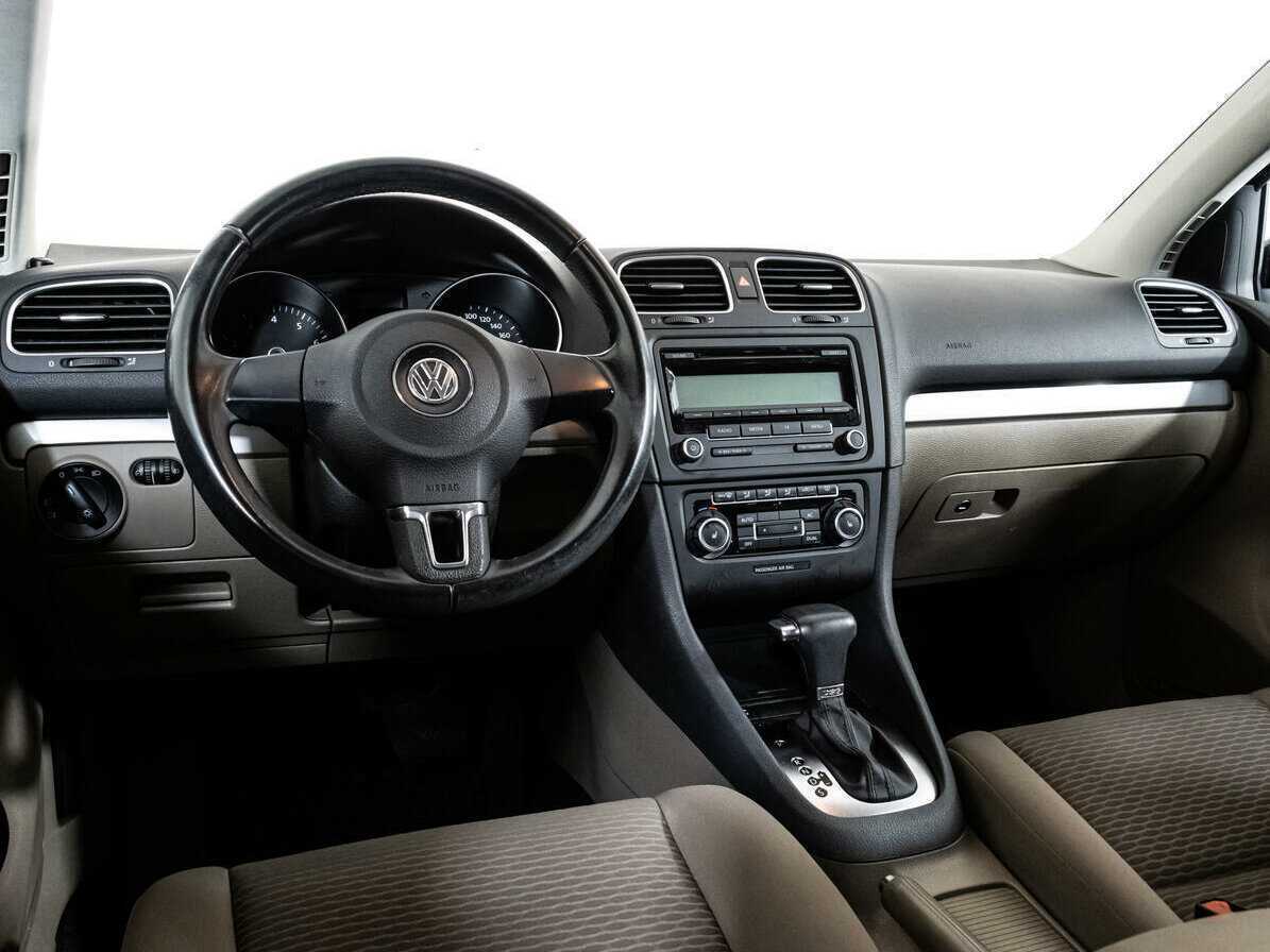 Volkswagen Golf с пробегом — 2009 год. Фото: #8