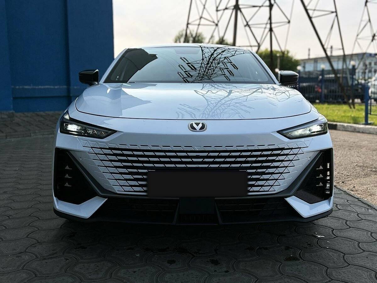 Changan UNI-V с пробегом — 2023 год. Фото: #7