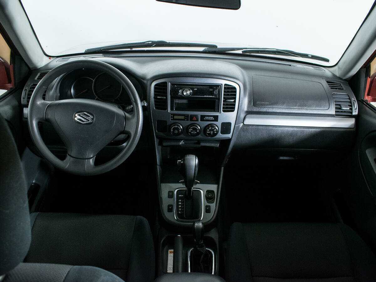 Suzuki Grand Vitara с пробегом — 2005 год. Фото: #11