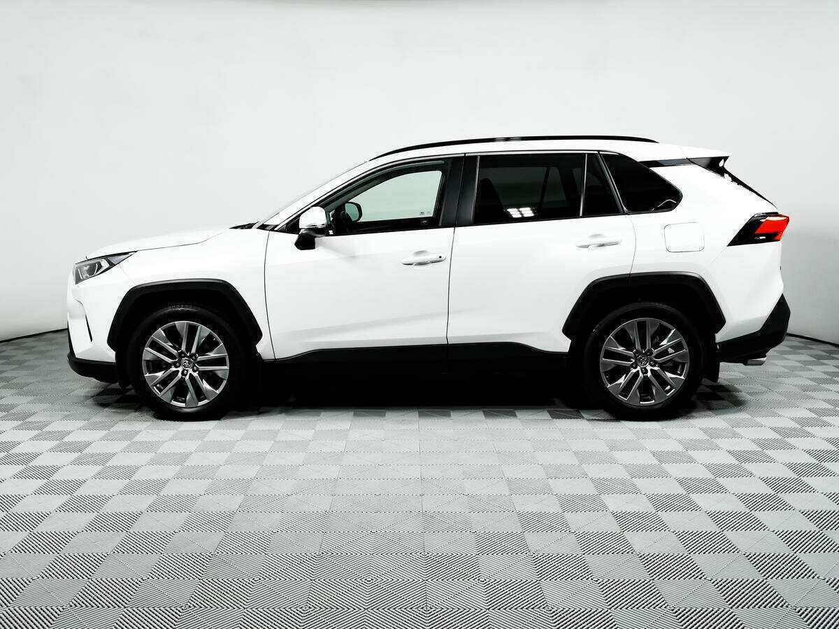Toyota RAV4 с пробегом — 2021 год. Фото: #7