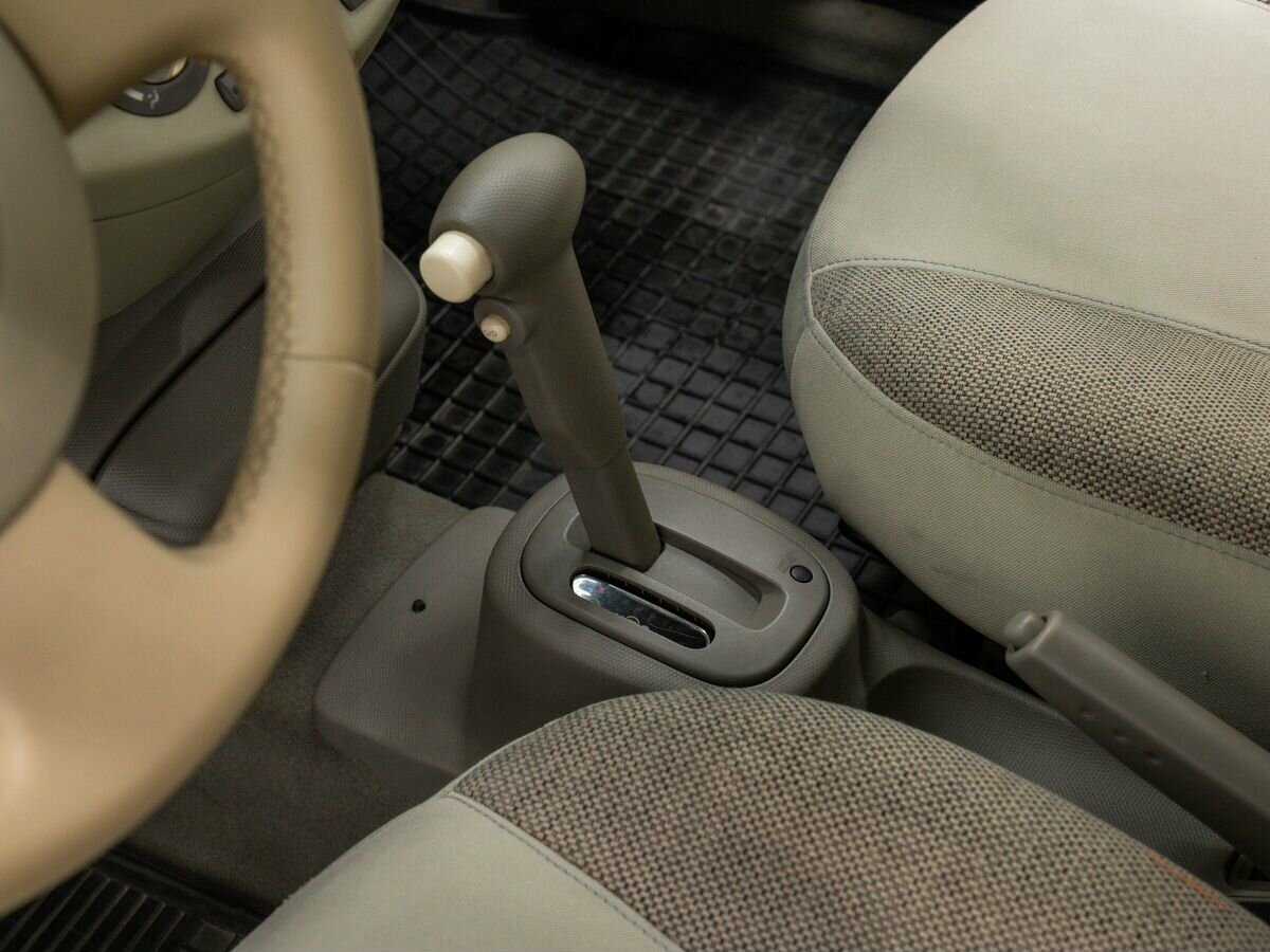 Nissan Micra с пробегом — 2005 год. Фото: #16