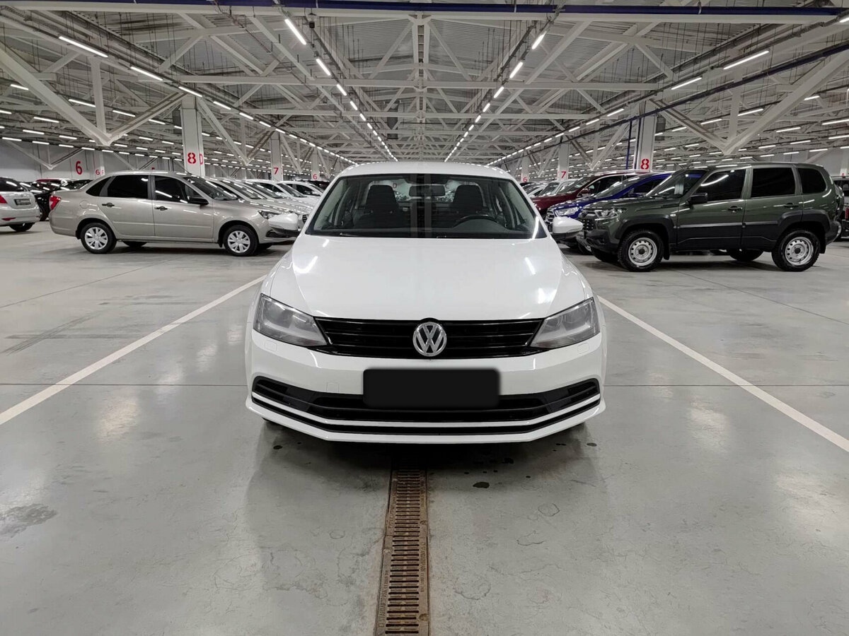 Volkswagen Jetta с пробегом — 2016 год. Фото: #1
