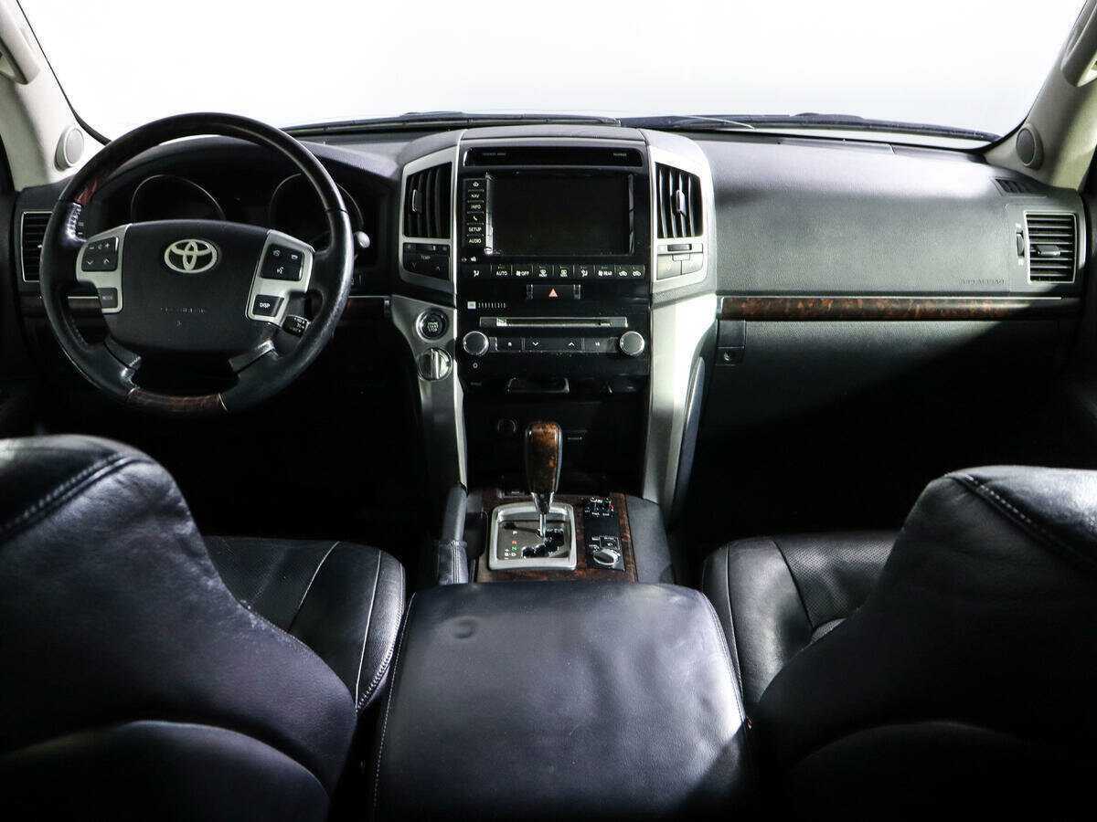 Toyota Land Cruiser с пробегом — 2012 год. Фото: #11
