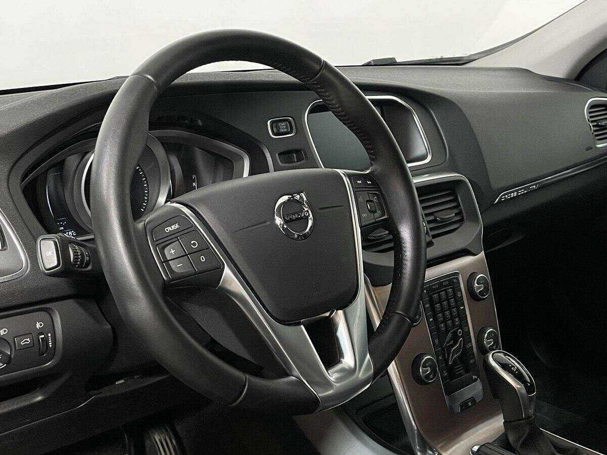 Volvo V40 Cross Country с пробегом — 2017 год. Фото: #12