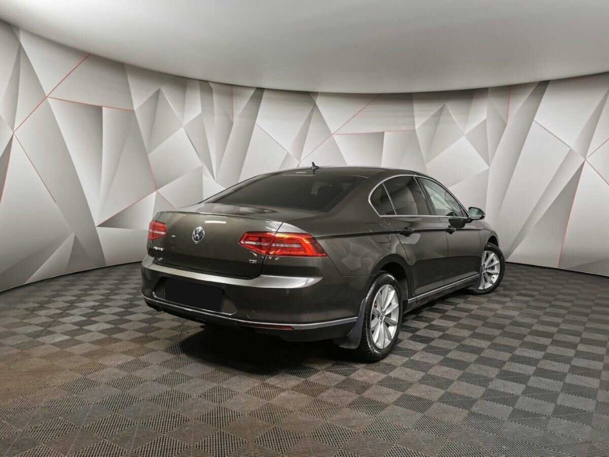 Volkswagen Passat с пробегом — 2018 год. Фото: #1