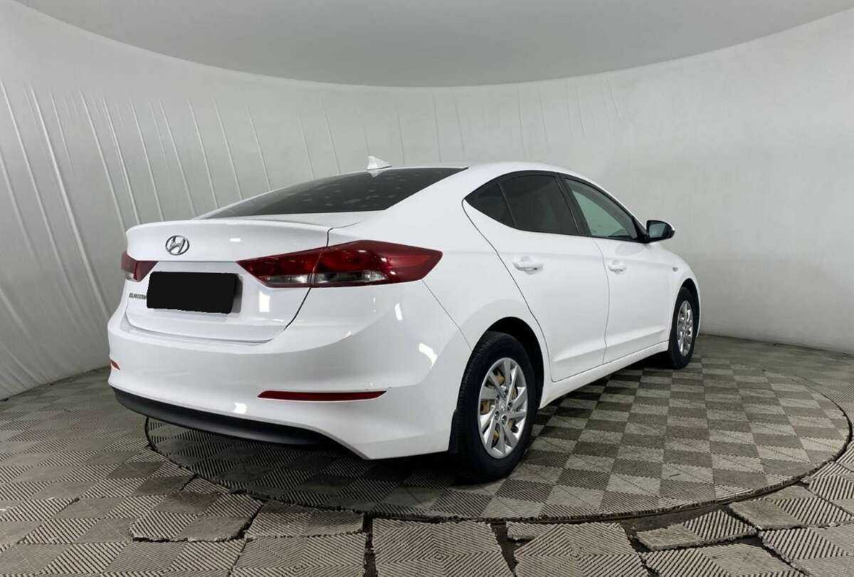 Hyundai Elantra с пробегом — 2017 год. Фото: #4
