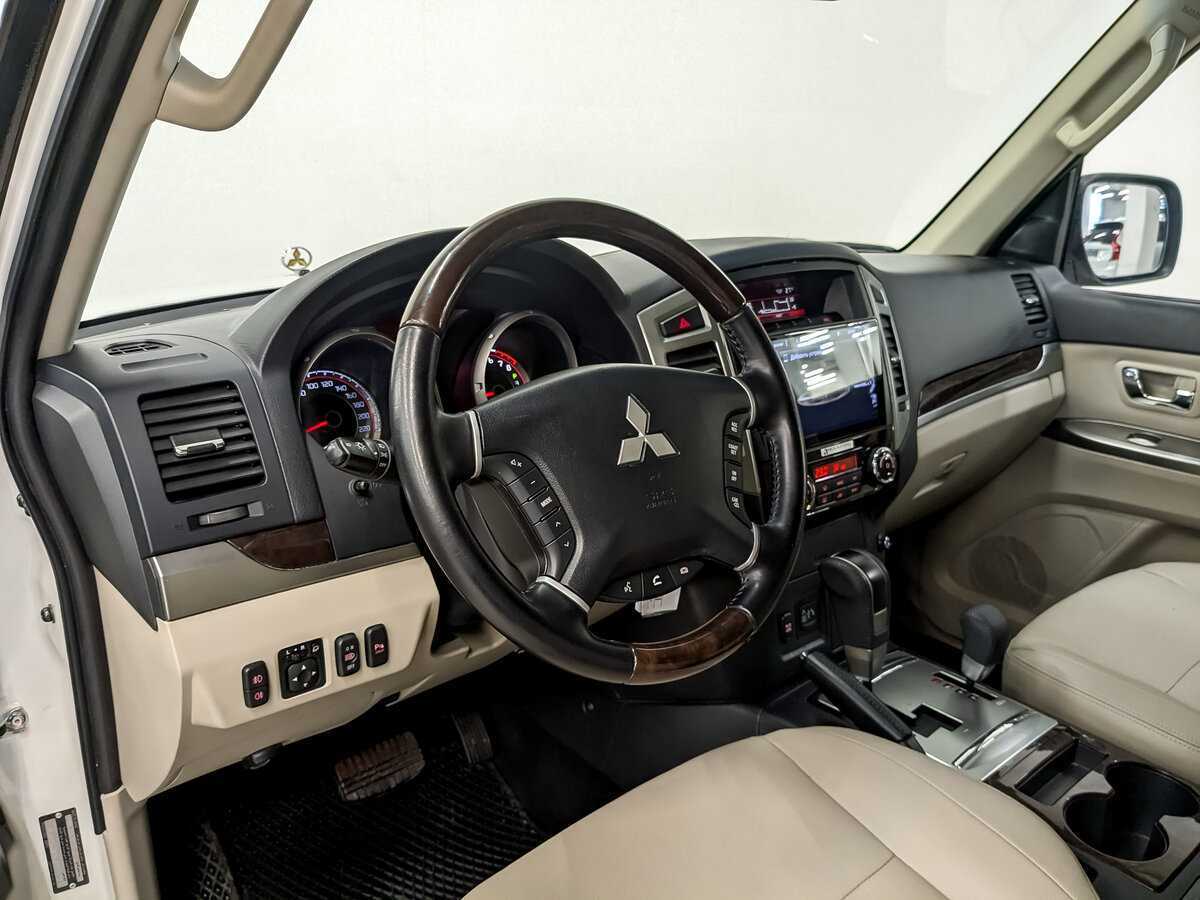 Mitsubishi Pajero с пробегом — 2020 год. Фото: #15