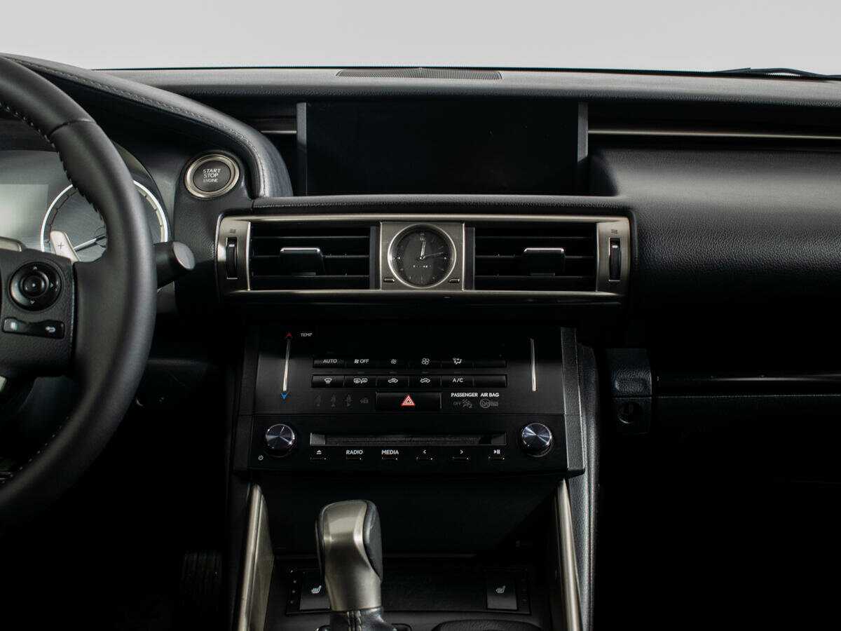 Lexus IS с пробегом — 2013 год. Фото: #9