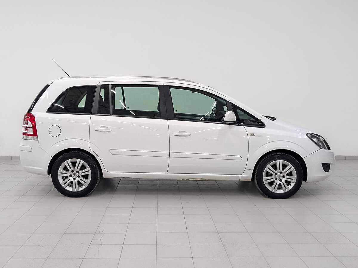 Opel Zafira с пробегом — 2013 год. Фото: #3