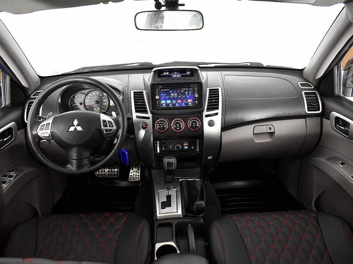 Mitsubishi Pajero Sport с пробегом — 2011 год. Фото: #9