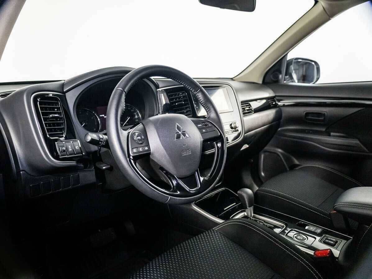 Mitsubishi Outlander с пробегом — 2020 год. Фото: #9