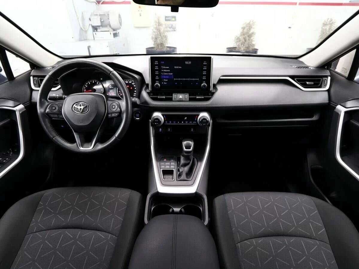 Toyota RAV4 с пробегом — 2019 год. Фото: #10