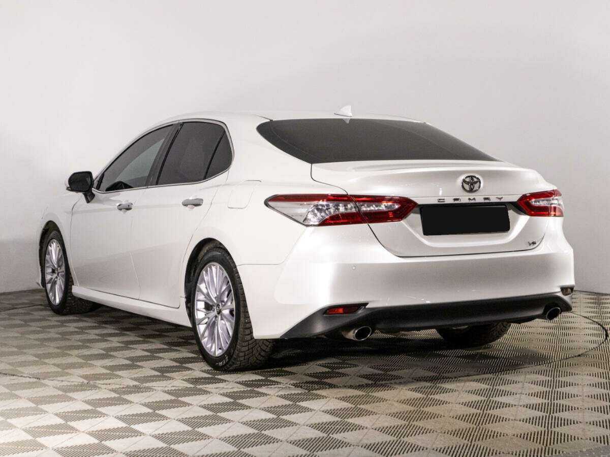 Toyota Camry с пробегом — 2018 год. Фото: #6