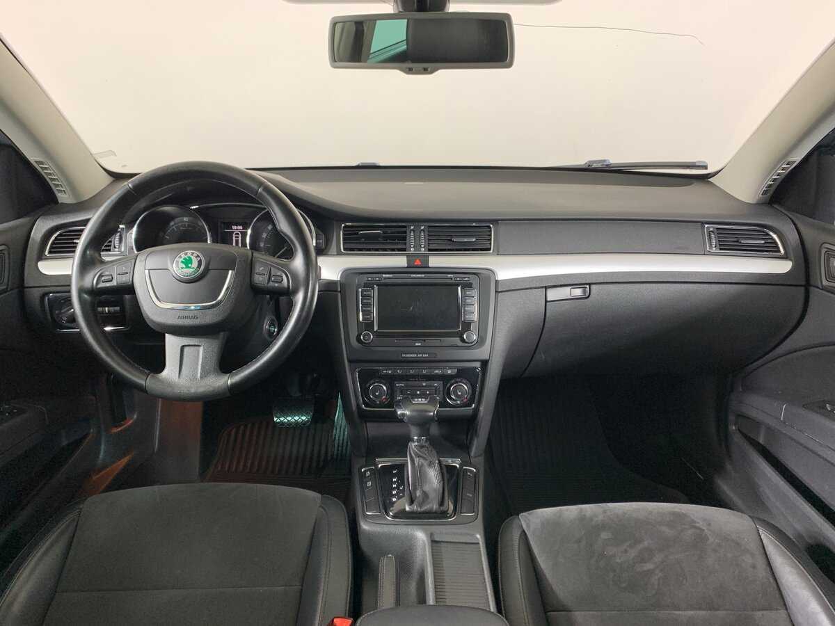 Skoda Superb с пробегом — 2011 год. Фото: #12